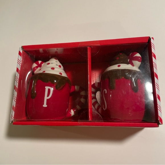 Large Christmas Hot Coco Peppermint Cute Salt/ Pepper Shakers Collectibles New - Picture 1 of 5
